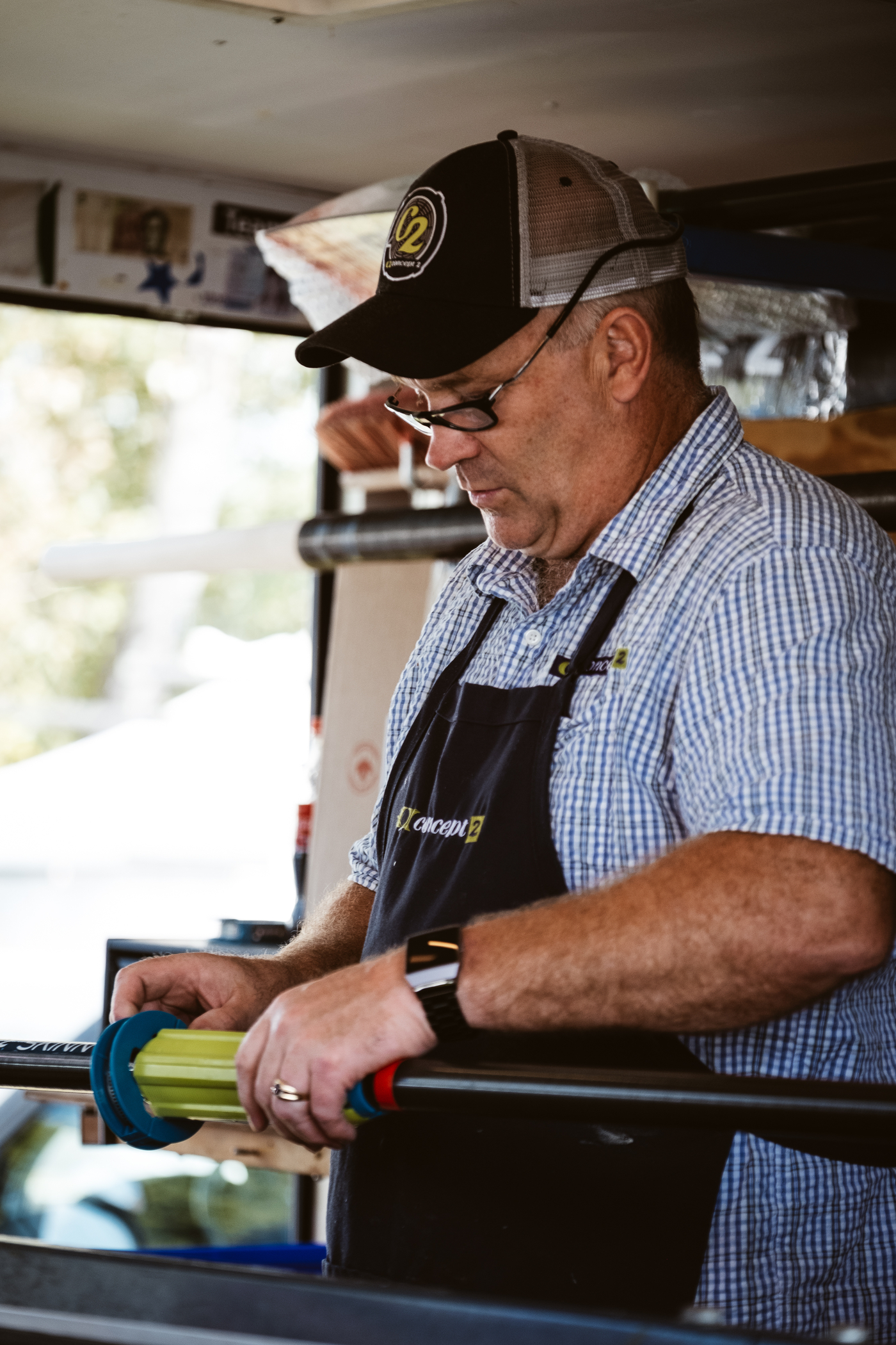 Adjusting the length of an oar